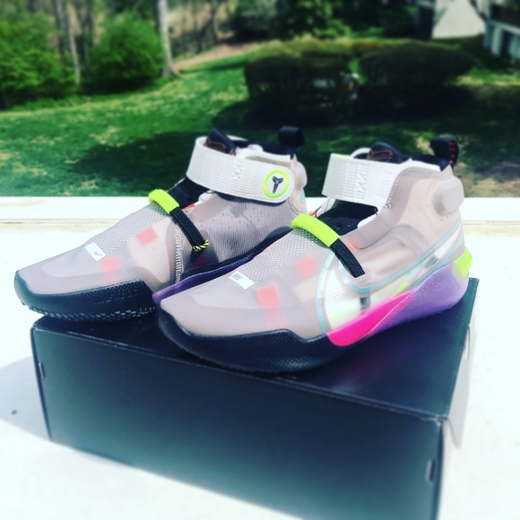 Kobe brand new basketball shoe in size 10 main image 6